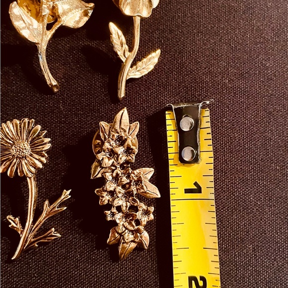 Set of flower pins - Picture 5 of 6